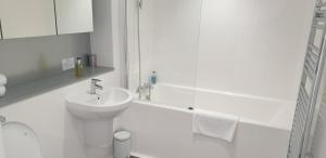 quay apartments salford quays