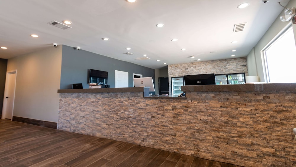 magnuson extended stay and suites airport hotel