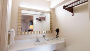 magnuson extended stay and suites airport hotel