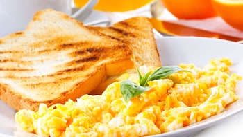 magnuson extended stay and suites airport hotel