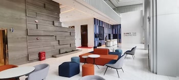 Holiday Inn Express Shenzhen North Station, An Ihg Hotel,100M At Int. Of Jinlong Rd And Gexin Rd,2.5 star