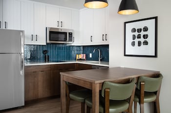 Staybridge Suites Iowa City Coralville, An Ihg Hotel,Iowa City>>Coralville,3 star