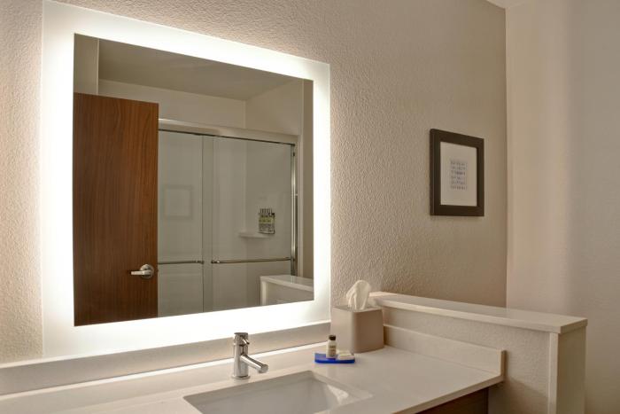 holiday inn express and suites ottawa an ihg hotel
