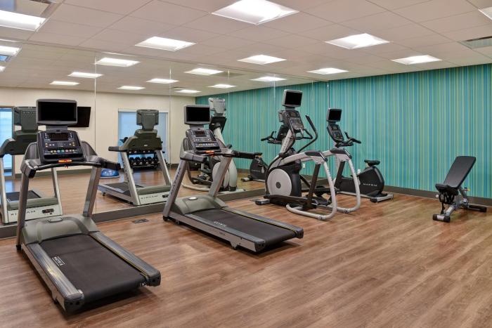 holiday inn express and suites ottawa an ihg hotel