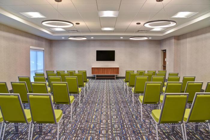 holiday inn express and suites ottawa an ihg hotel