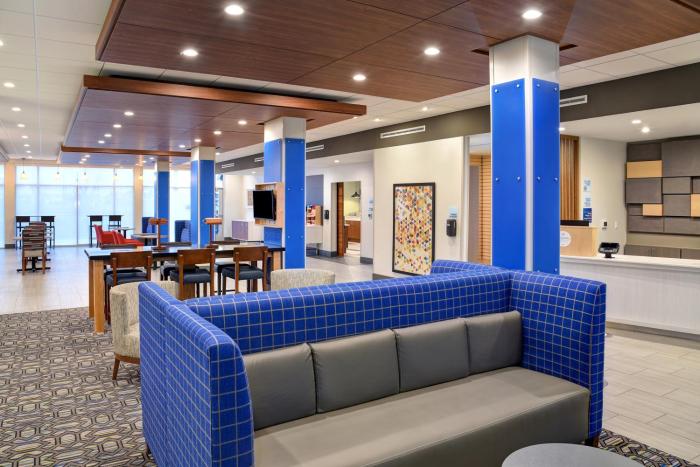 holiday inn express and suites ottawa an ihg hotel