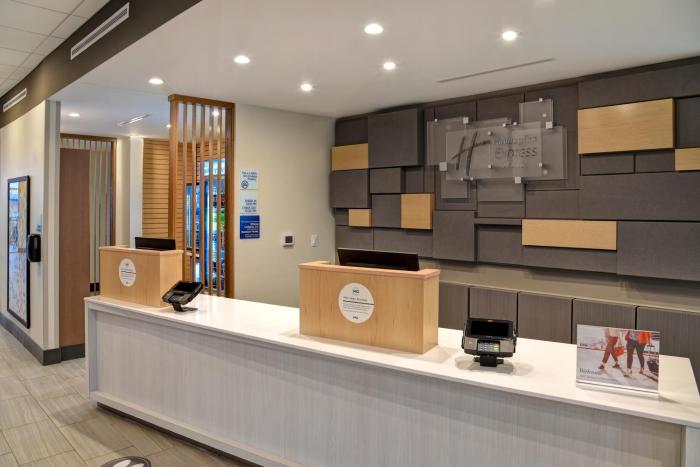 holiday inn express and suites ottawa an ihg hotel