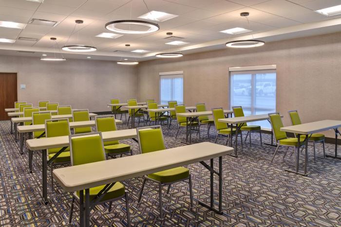 holiday inn express and suites ottawa an ihg hotel