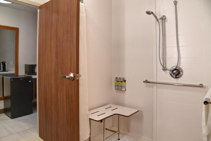 holiday inn express and suites ottawa an ihg hotel