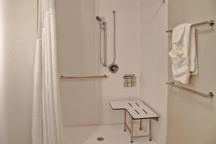 holiday inn express and suites ottawa an ihg hotel