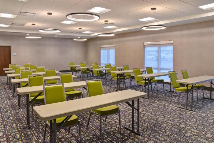 holiday inn express and suites ottawa an ihg hotel