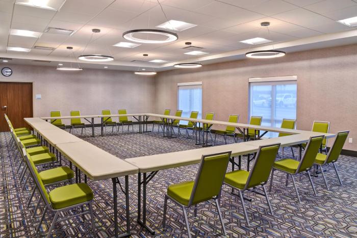 holiday inn express and suites ottawa an ihg hotel
