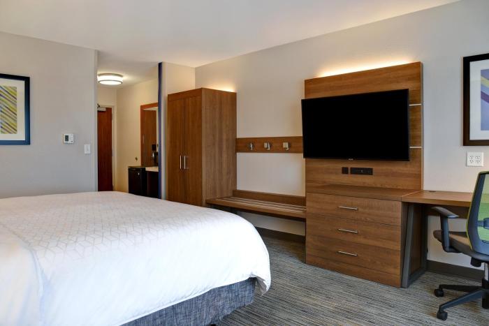 holiday inn express and suites ottawa an ihg hotel