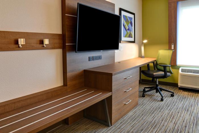 holiday inn express and suites ottawa an ihg hotel