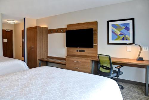 holiday inn express and suites ottawa an ihg hotel