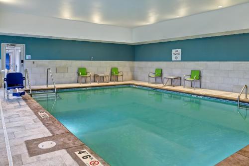 holiday inn express and suites ottawa an ihg hotel