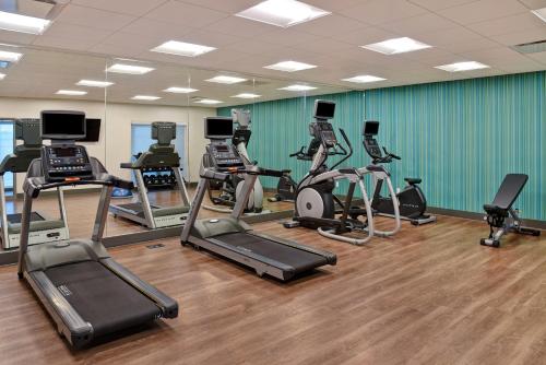 holiday inn express and suites ottawa an ihg hotel