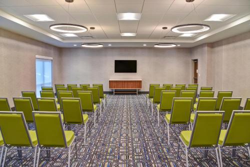 holiday inn express and suites ottawa an ihg hotel