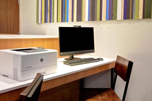 holiday inn express and suites ottawa an ihg hotel