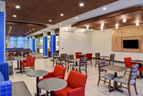 holiday inn express and suites ottawa an ihg hotel