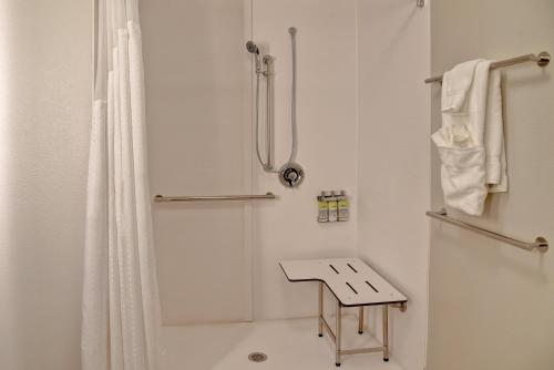 holiday inn express and suites ottawa an ihg hotel