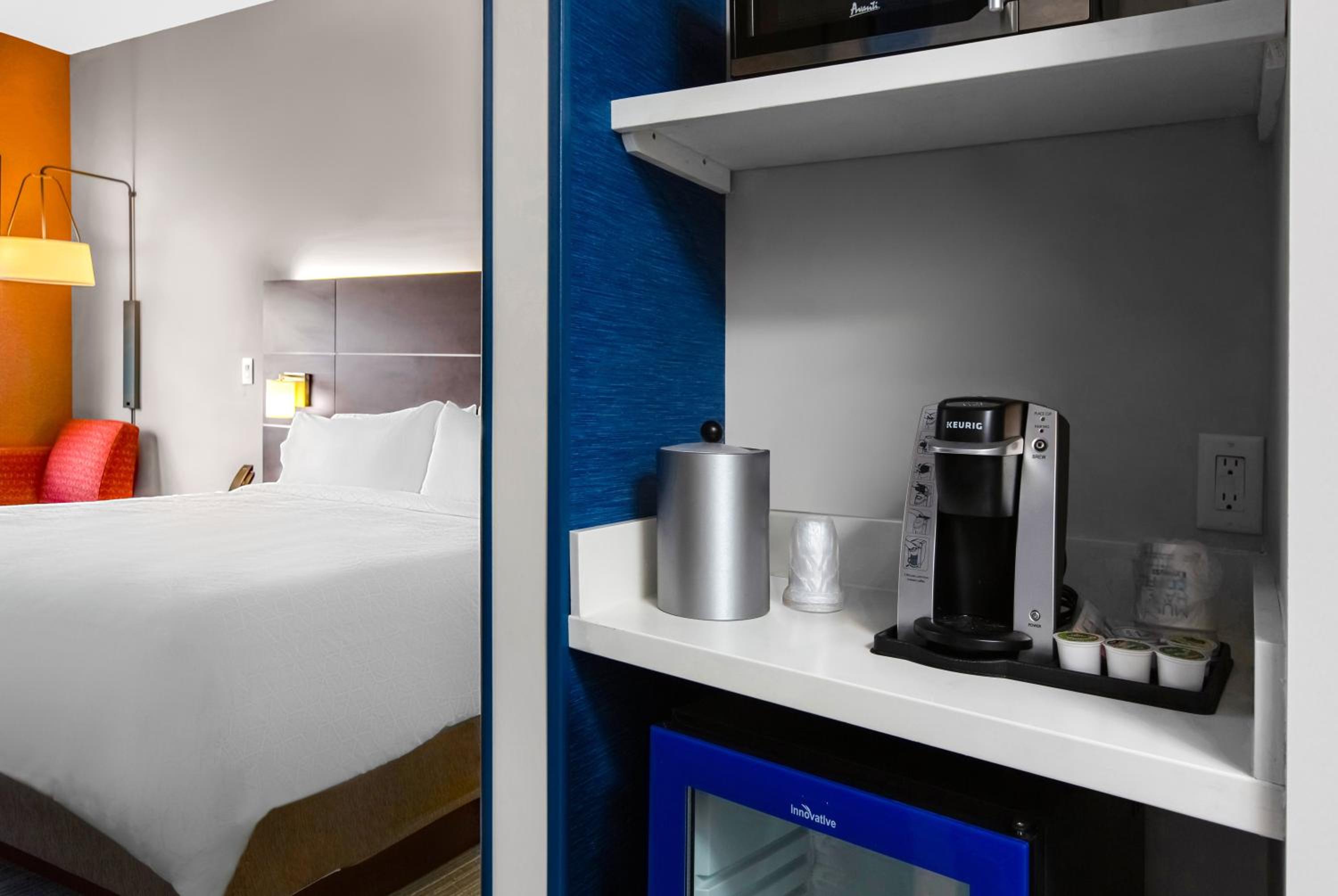 holiday inn express and suites sanford
