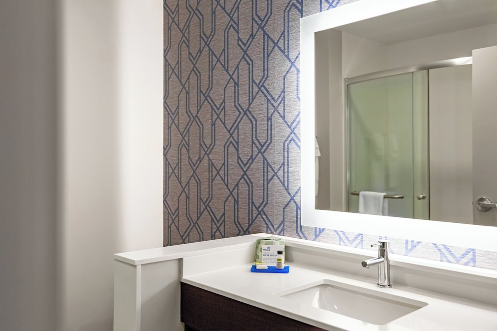 holiday inn express and suites sanford