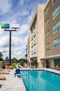 holiday inn express and suites sanford