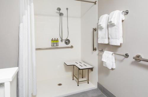holiday inn express and suites sanford
