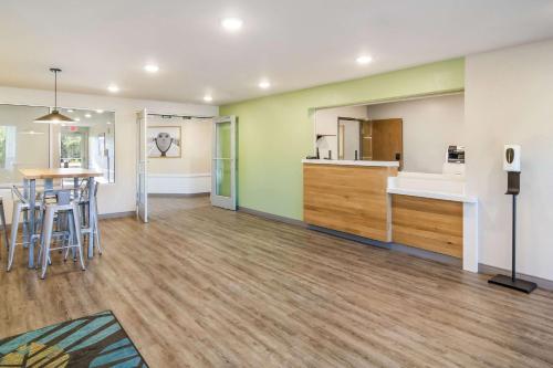 woodspring suites jacksonville campfield commons