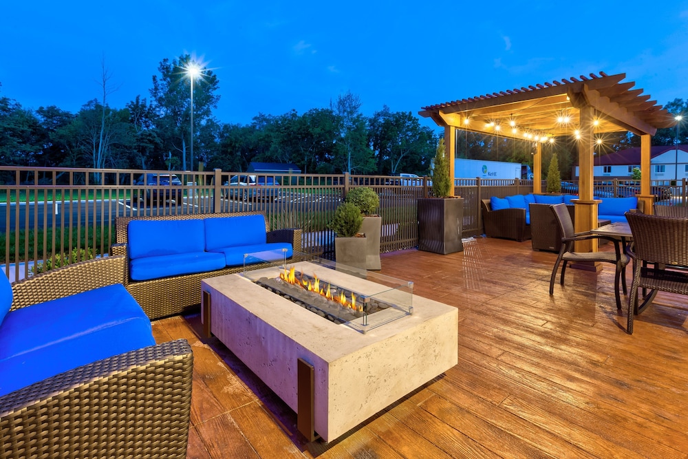 holiday inn express and suites milan sandusky area