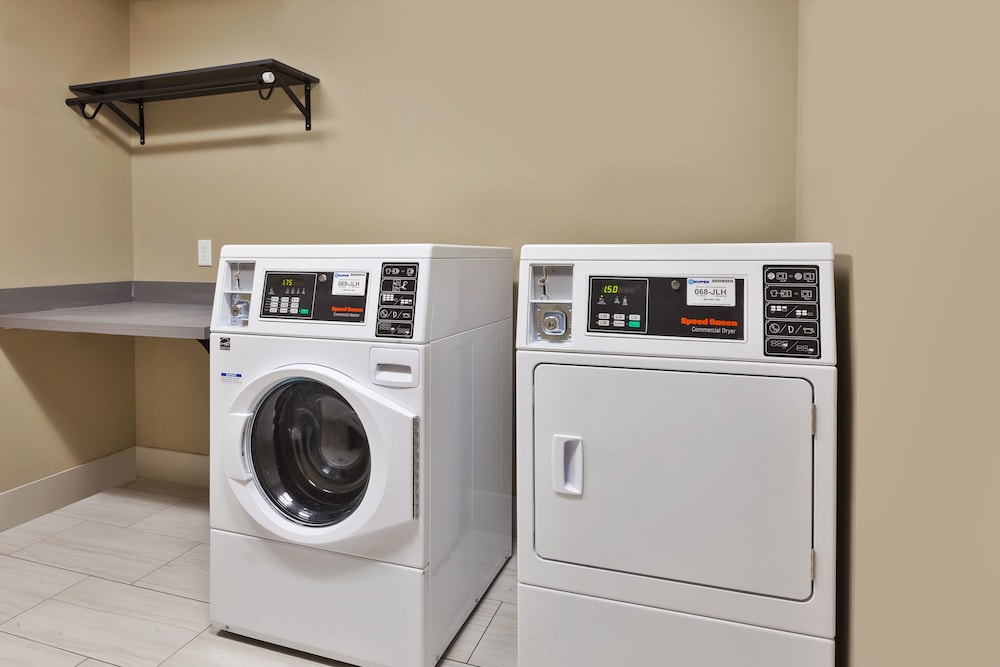 holiday inn express and suites milan sandusky area