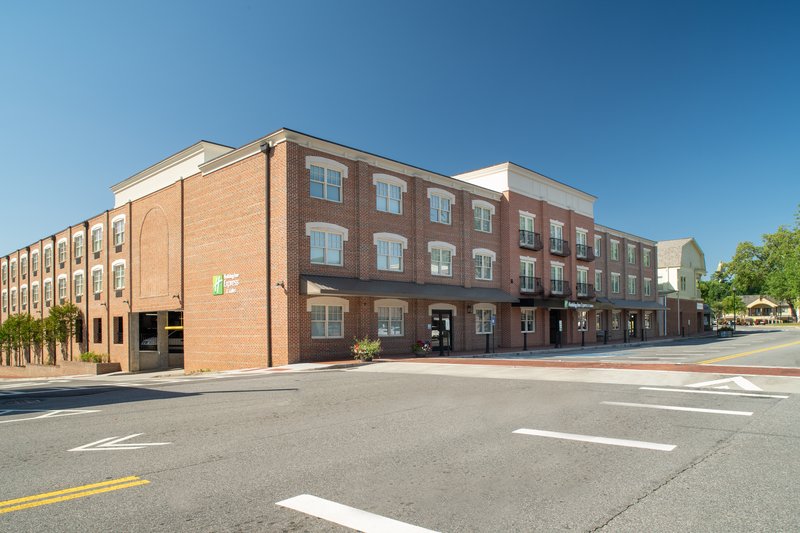 holiday express and suites dahlonega an ihg hotel