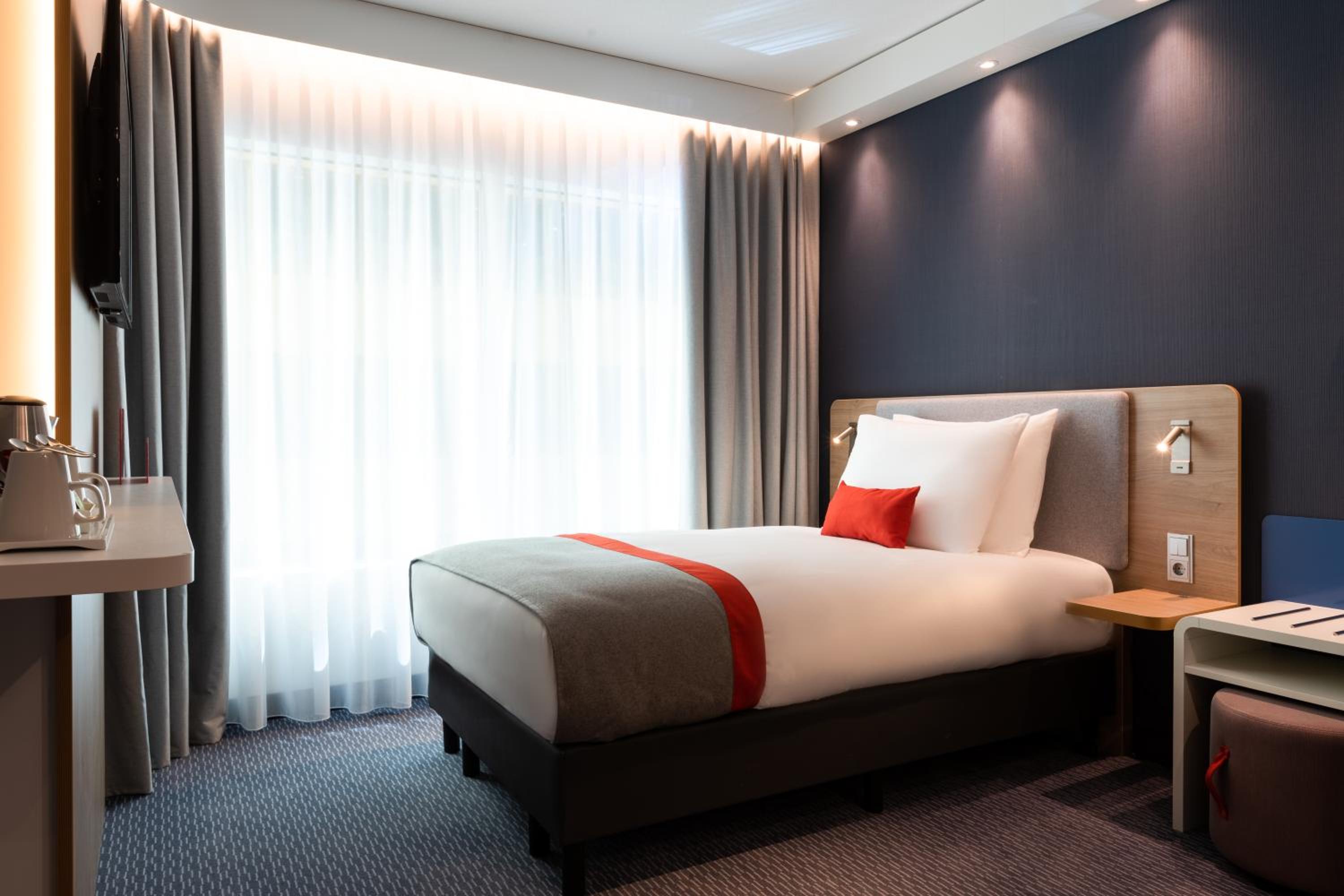 holiday inn express almere an ihg hotel