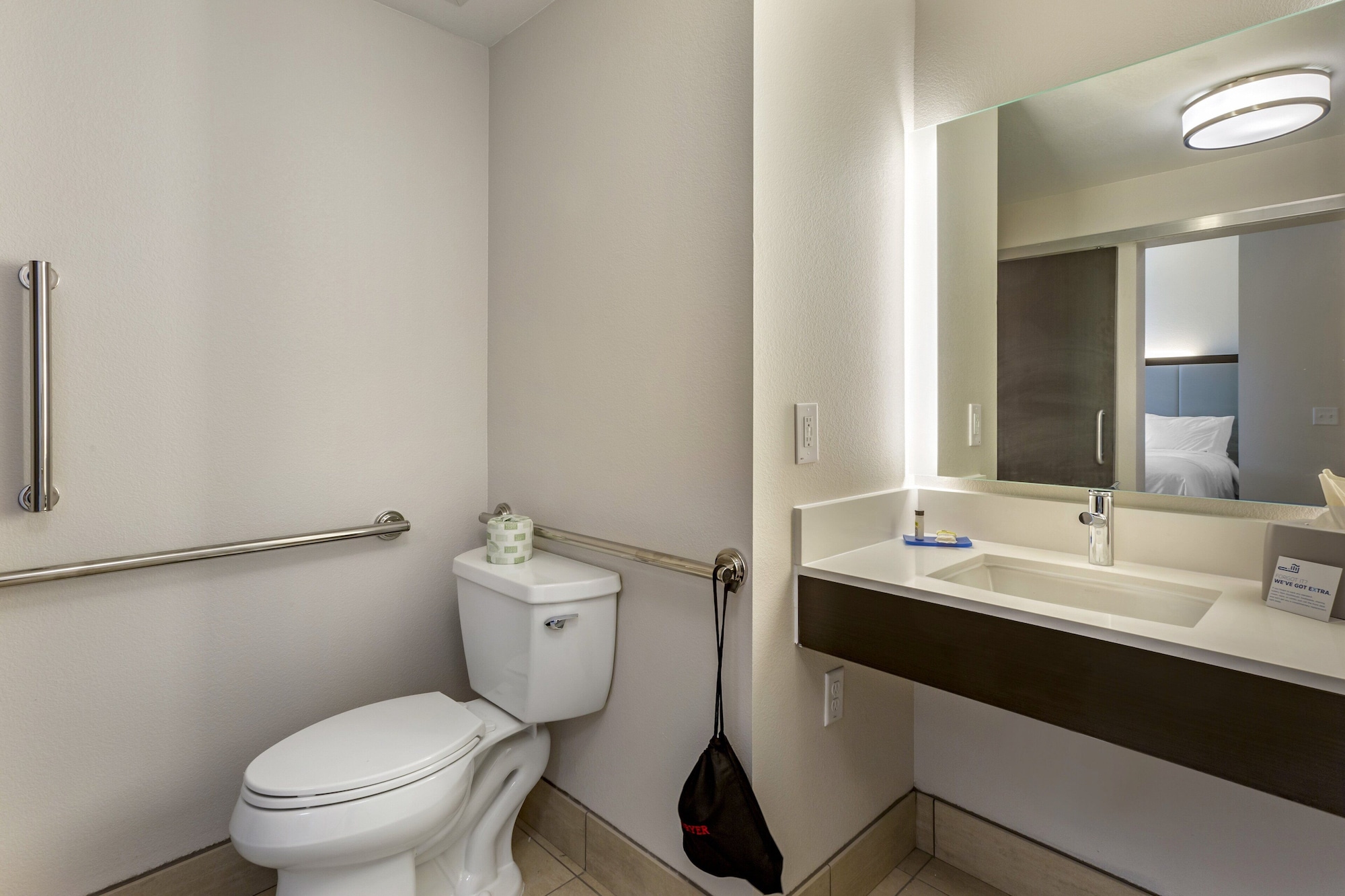 holiday inn exp and sts phoenix dwtn state capitol