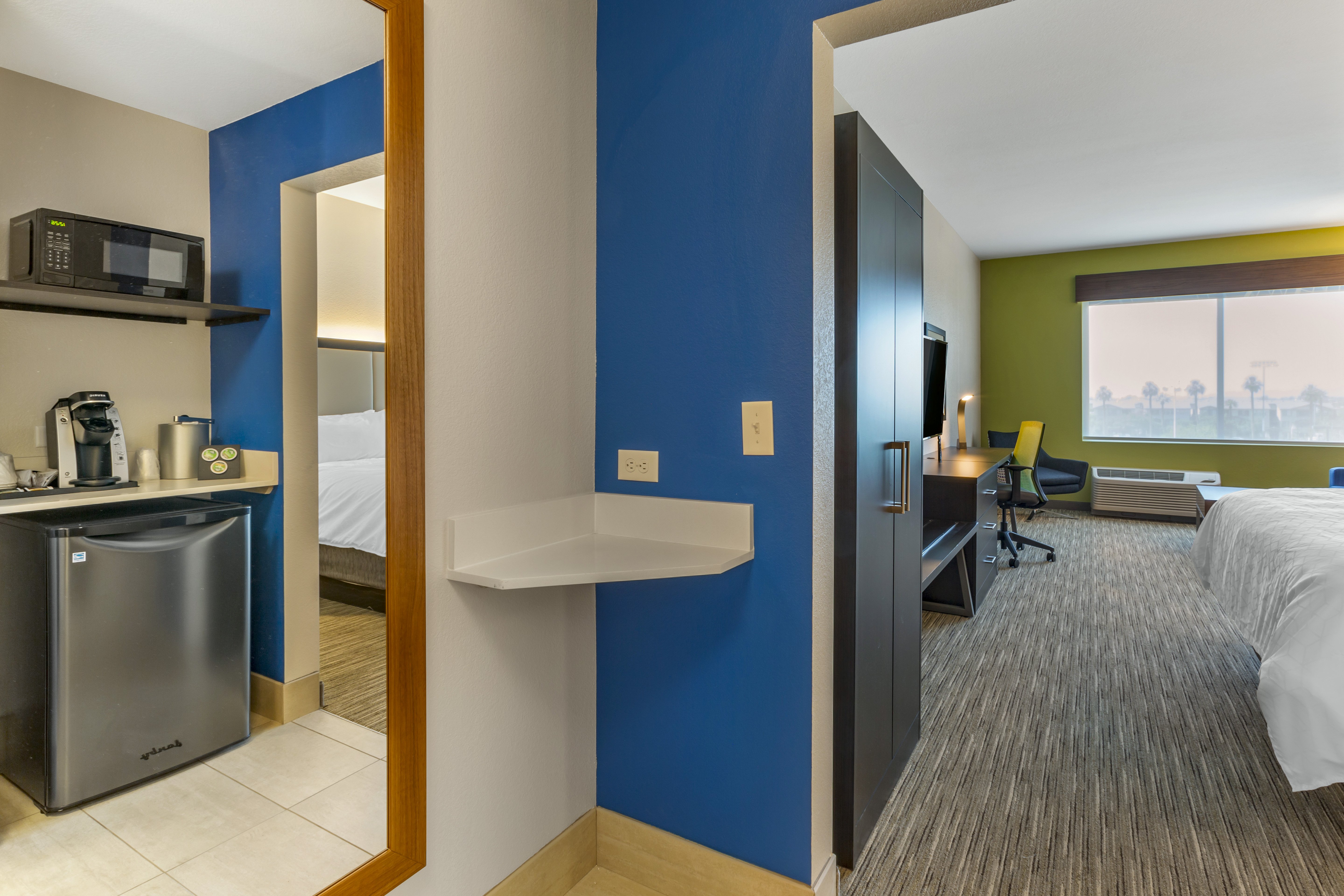 holiday inn exp and sts phoenix dwtn state capitol
