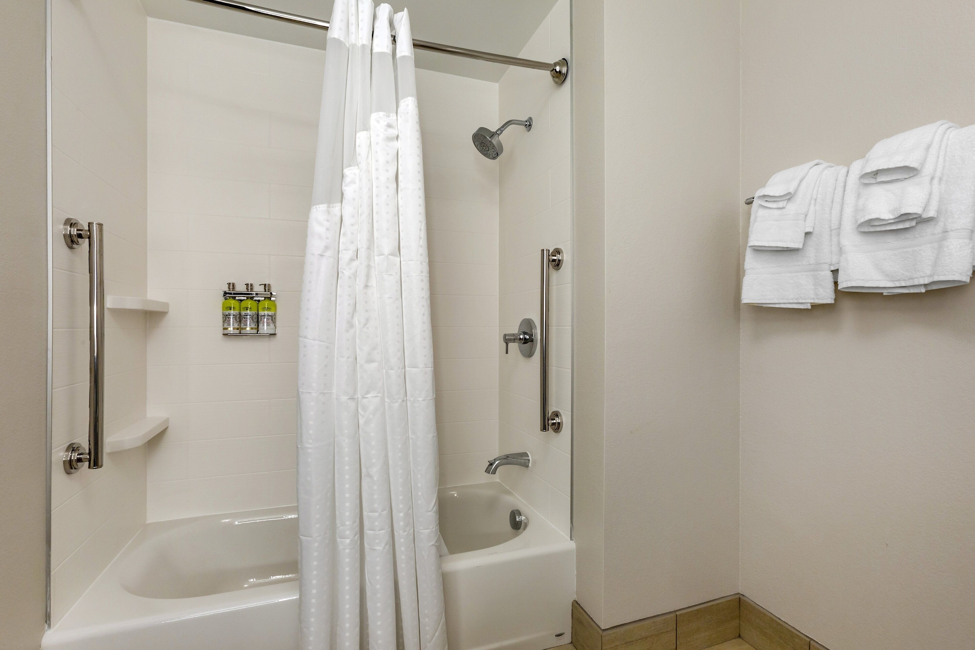 holiday inn exp and sts phoenix dwtn state capitol