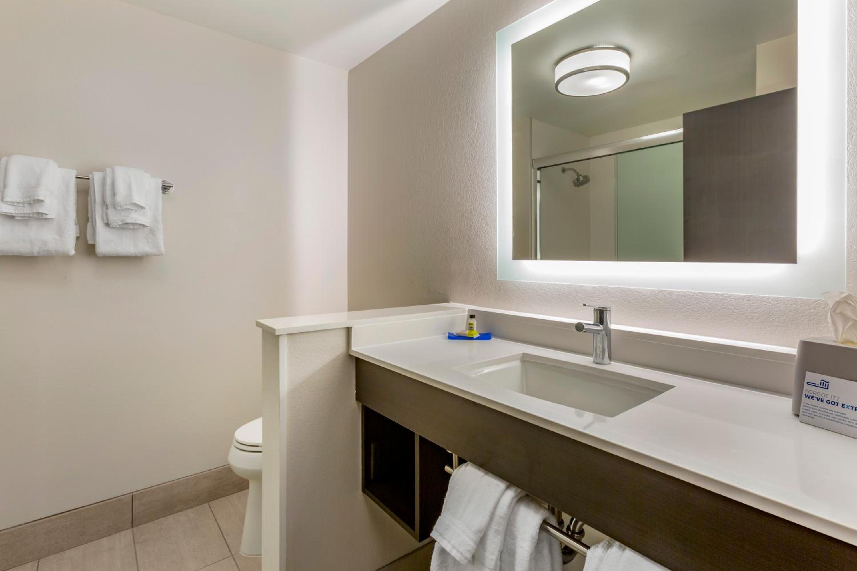 holiday inn exp and sts phoenix dwtn state capitol