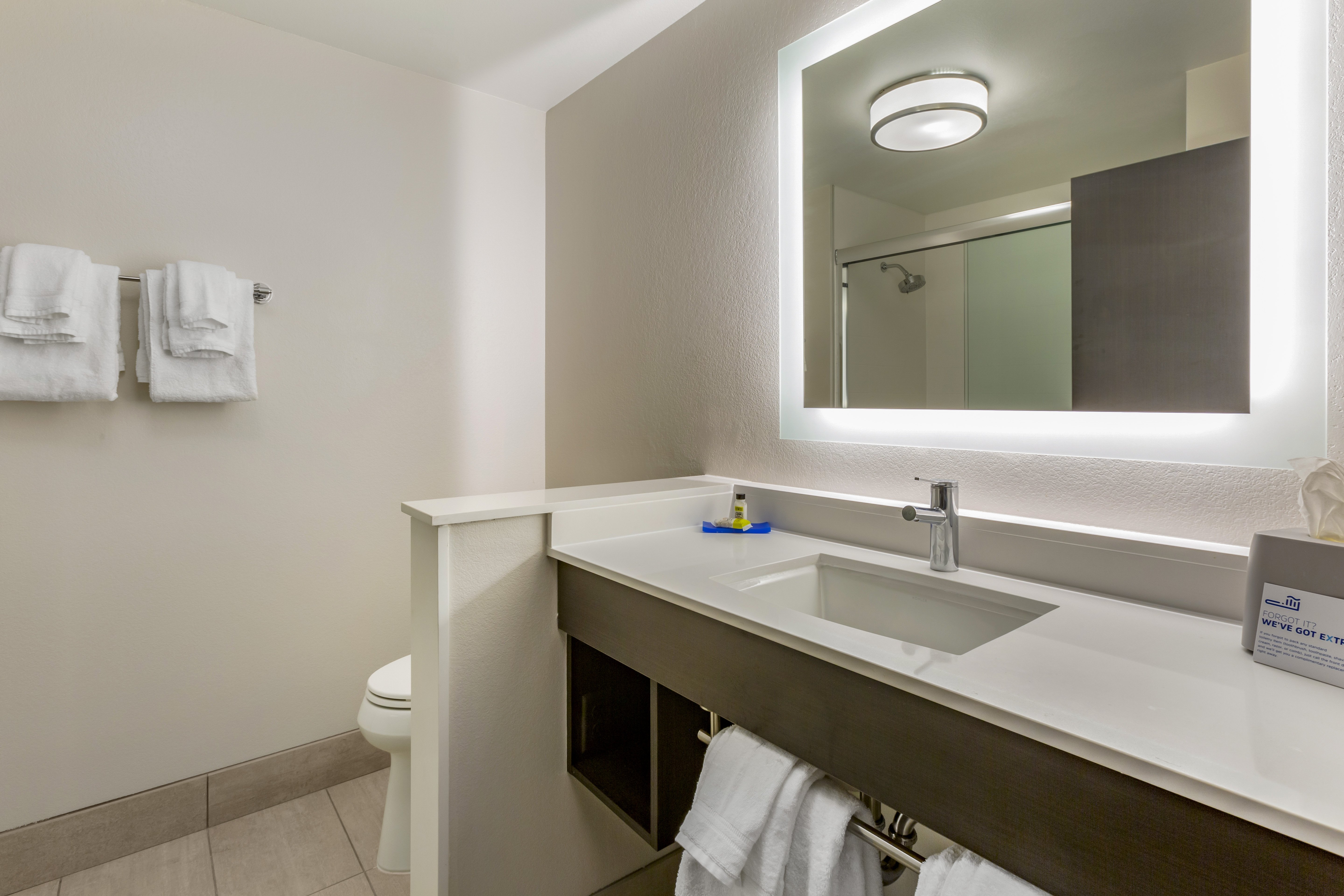 holiday inn exp and sts phoenix dwtn state capitol
