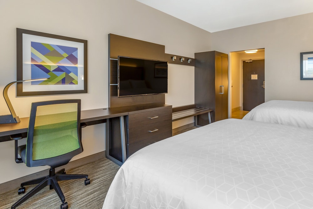 holiday inn exp and sts phoenix dwtn state capitol