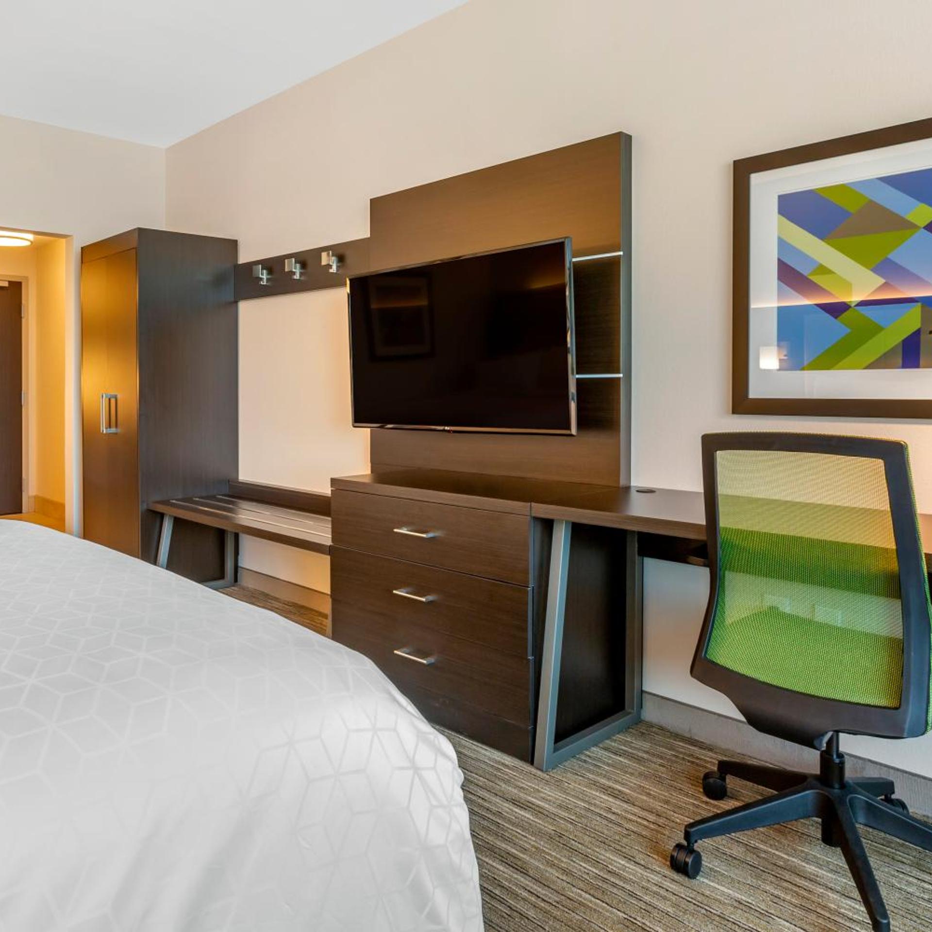 holiday inn exp and sts phoenix dwtn state capitol
