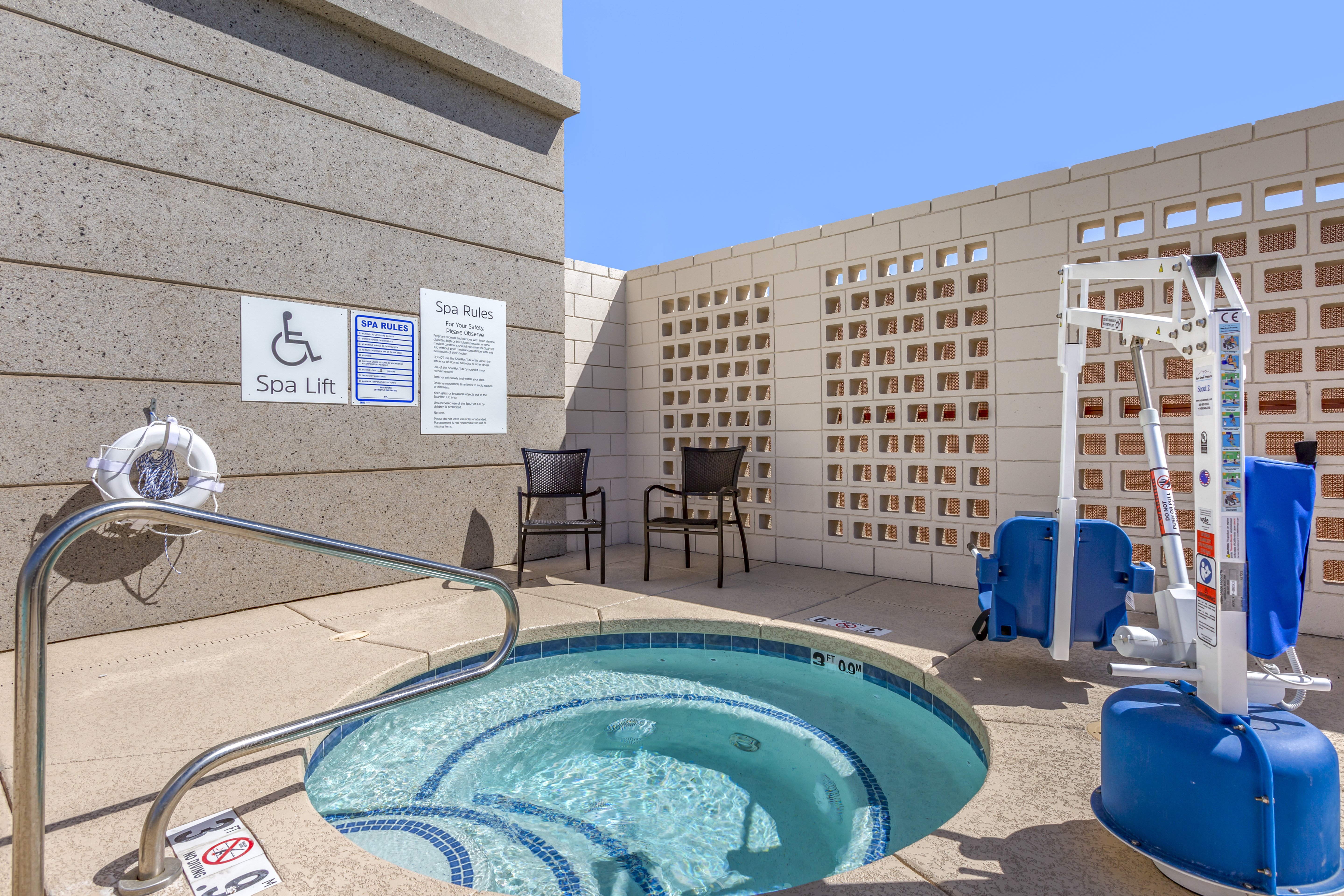holiday inn exp and sts phoenix dwtn state capitol