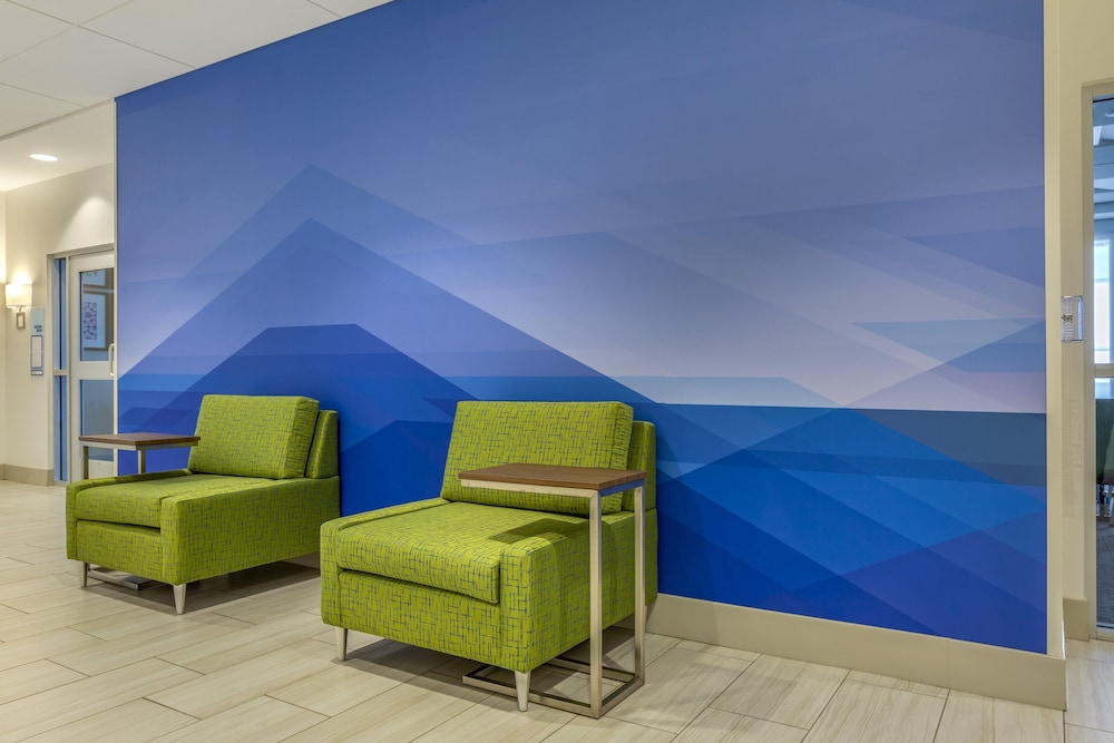holiday inn exp and sts phoenix dwtn state capitol