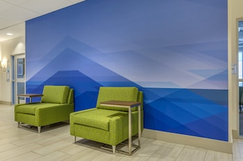 holiday inn exp and sts phoenix dwtn state capitol