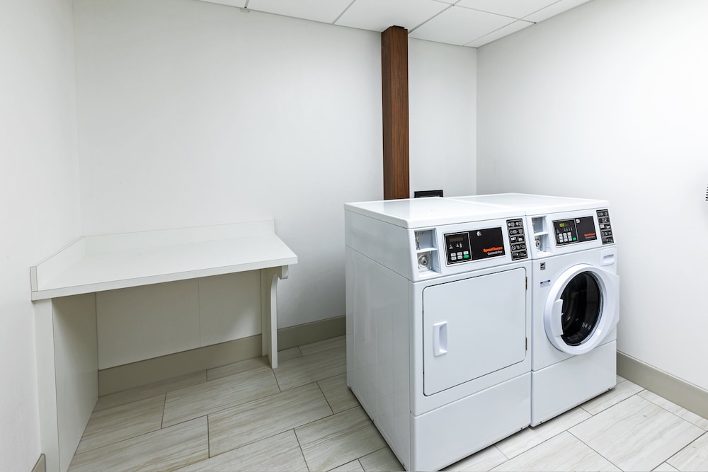 hol inn exp and suites stafford nw sugar land