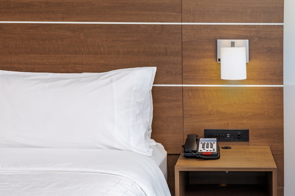 hol inn exp and suites stafford nw sugar land
