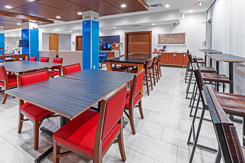 hol inn exp and suites stafford nw sugar land