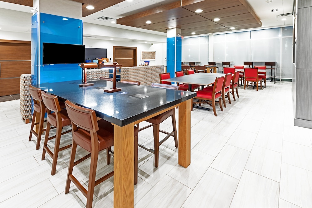 hol inn exp and suites stafford nw sugar land