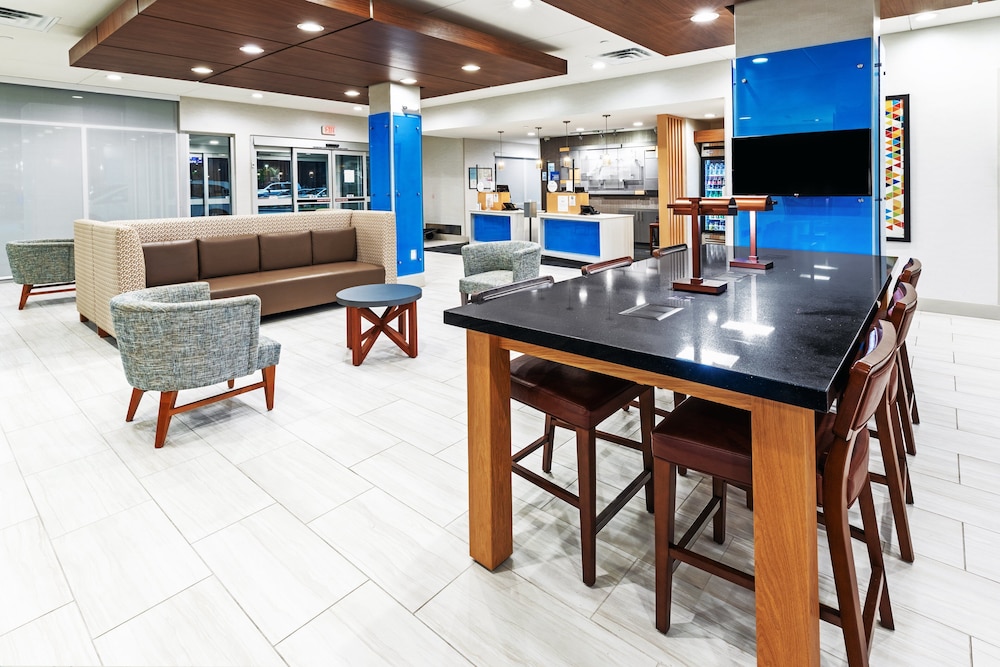 hol inn exp and suites stafford nw sugar land