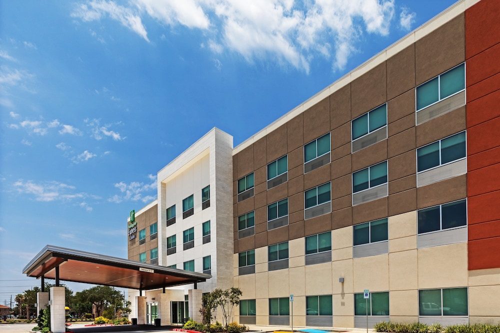 hol inn exp and suites stafford nw sugar land